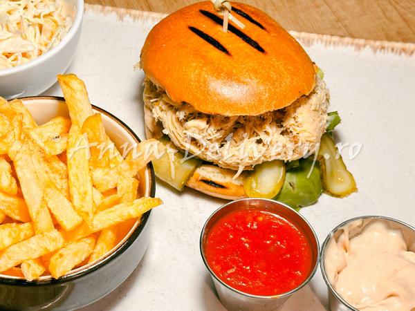 Pulled Chicken Burger 